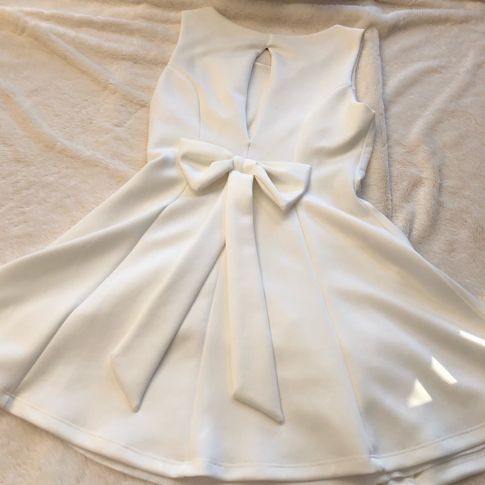 NWOT Windsor Bow Back Flowey Dress
